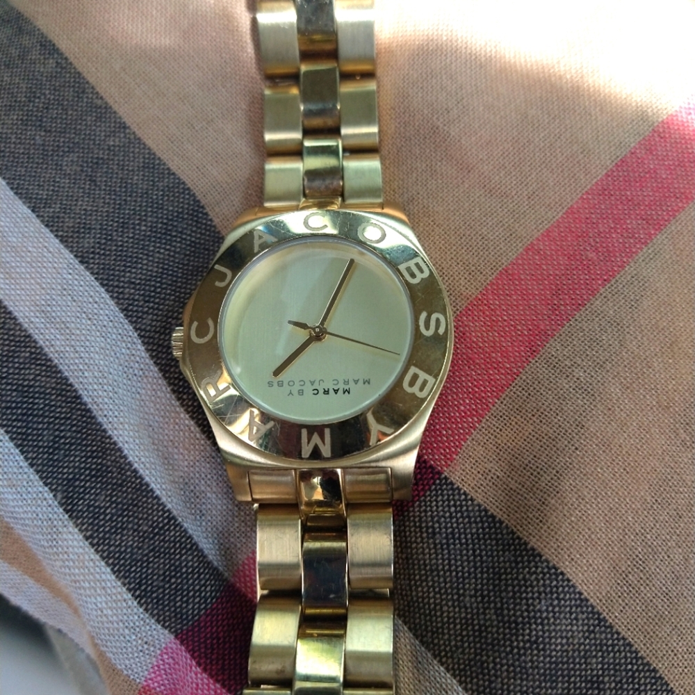 Marc Jacobs gold watch